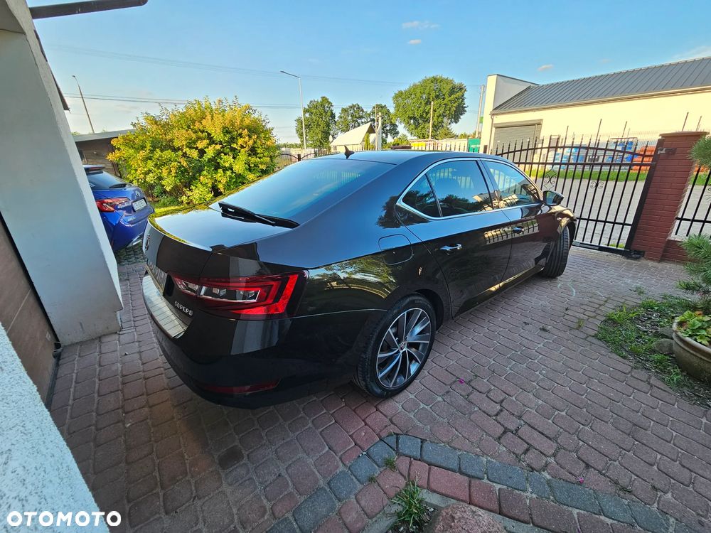 Skoda Superb 2.0 TDI L&K DSG - 8