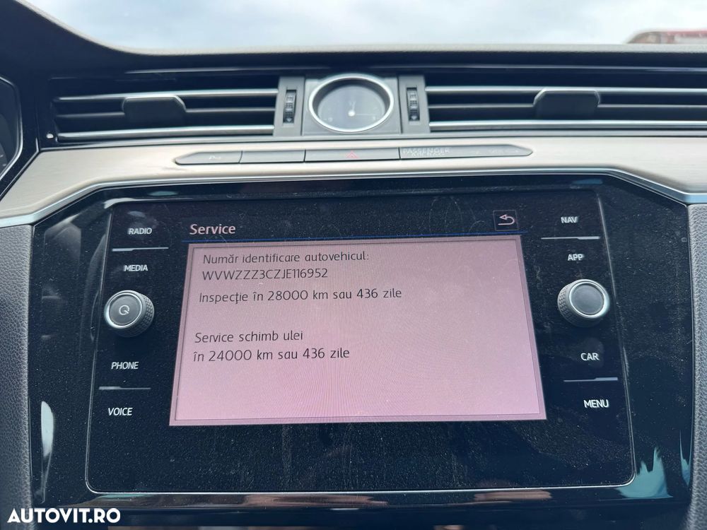 Volkswagen Passat 1.6 TDI SCR DSG Conceptline - 30