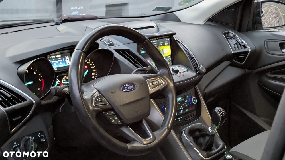 Ford Kuga 1.5 TDCi 2x4 Titanium - 16