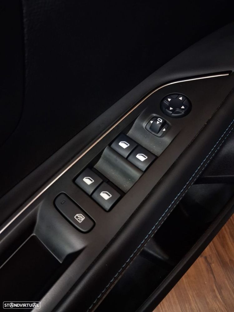 Peugeot 3008 PureTech 130 Stop & Start GPF EAT8 Crossway - 32