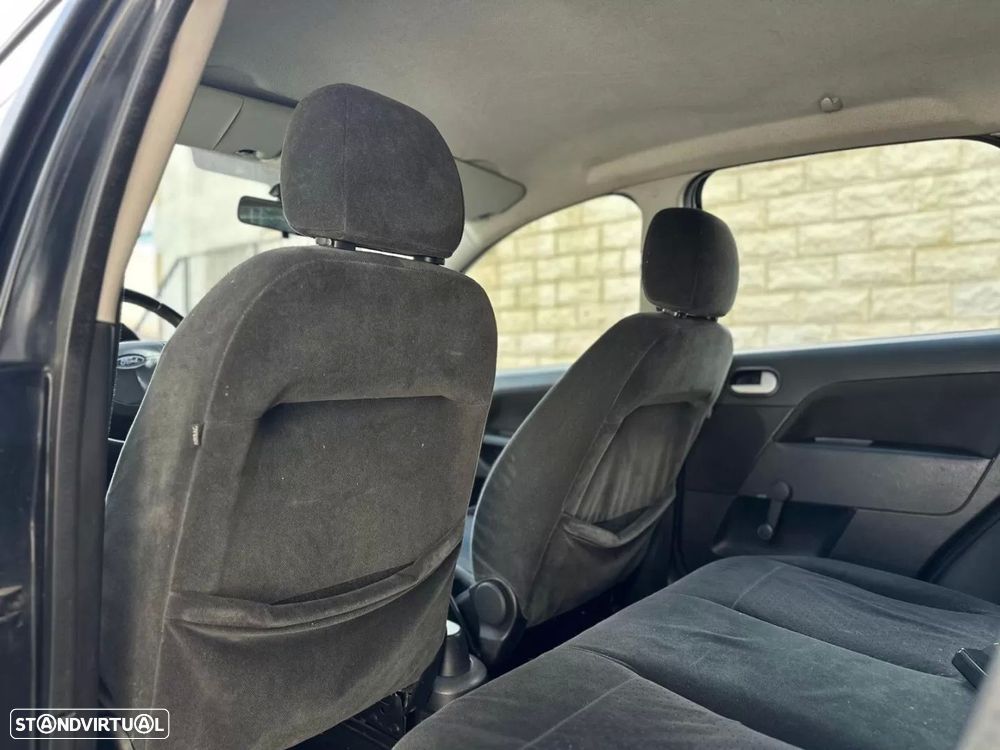 Ford Fiesta 1.25 Ghia - 10