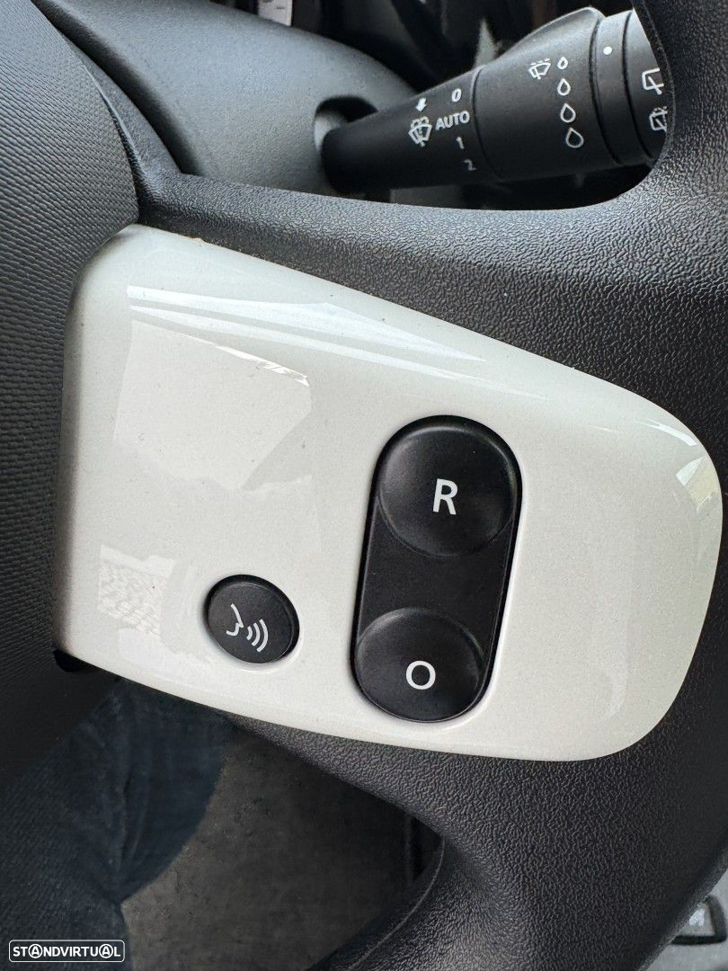 Renault Twingo Z.E. 22 Intens - 21