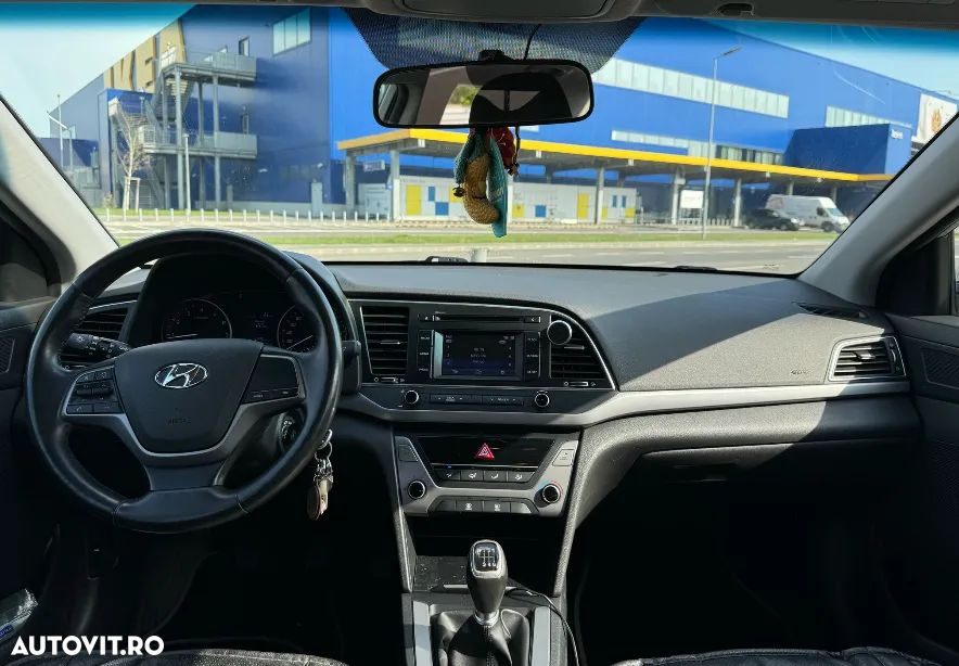 Hyundai Elantra 1.6 MPi Comfort - 5