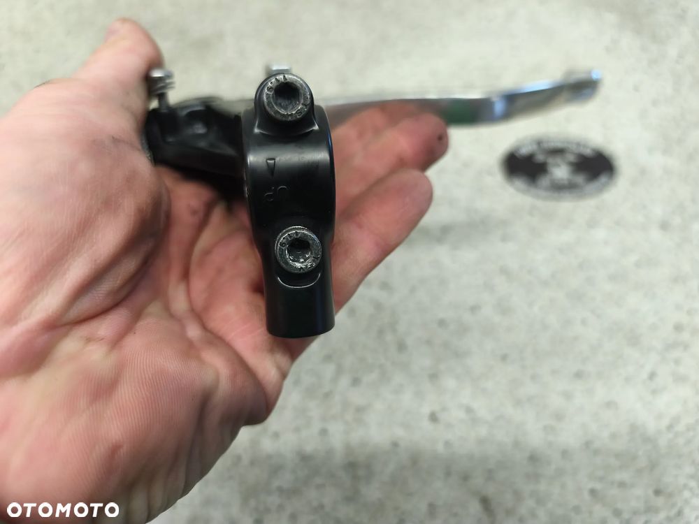 Klamka lewa sprzęgła, mocowanie klamki, lusterka Triumph Trident 660 2022 - 8