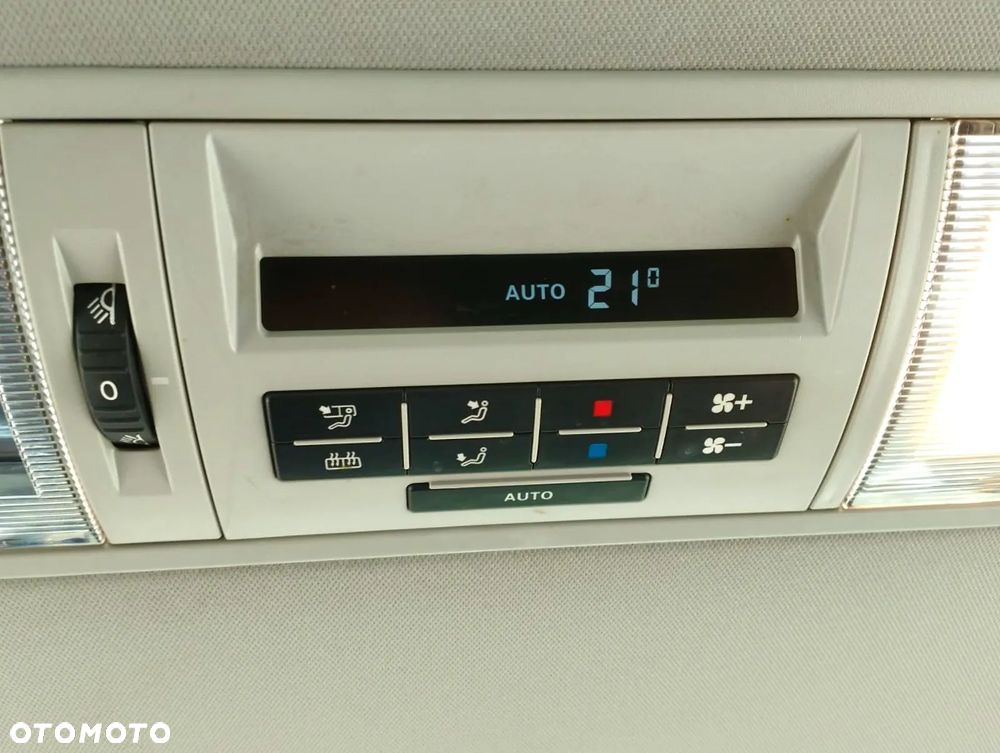 Volkswagen Caravelle - 13