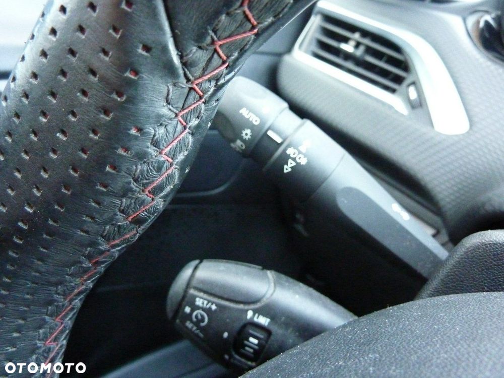 Peugeot 208 - 31