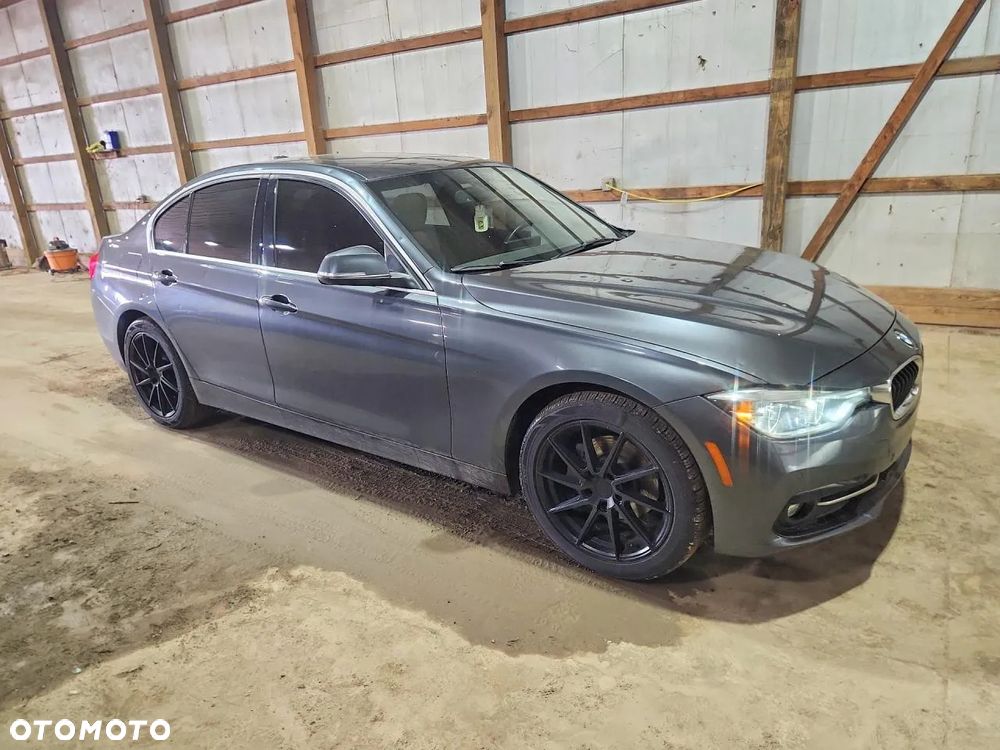 BMW Seria 3 330i xDrive Sport Line - 2