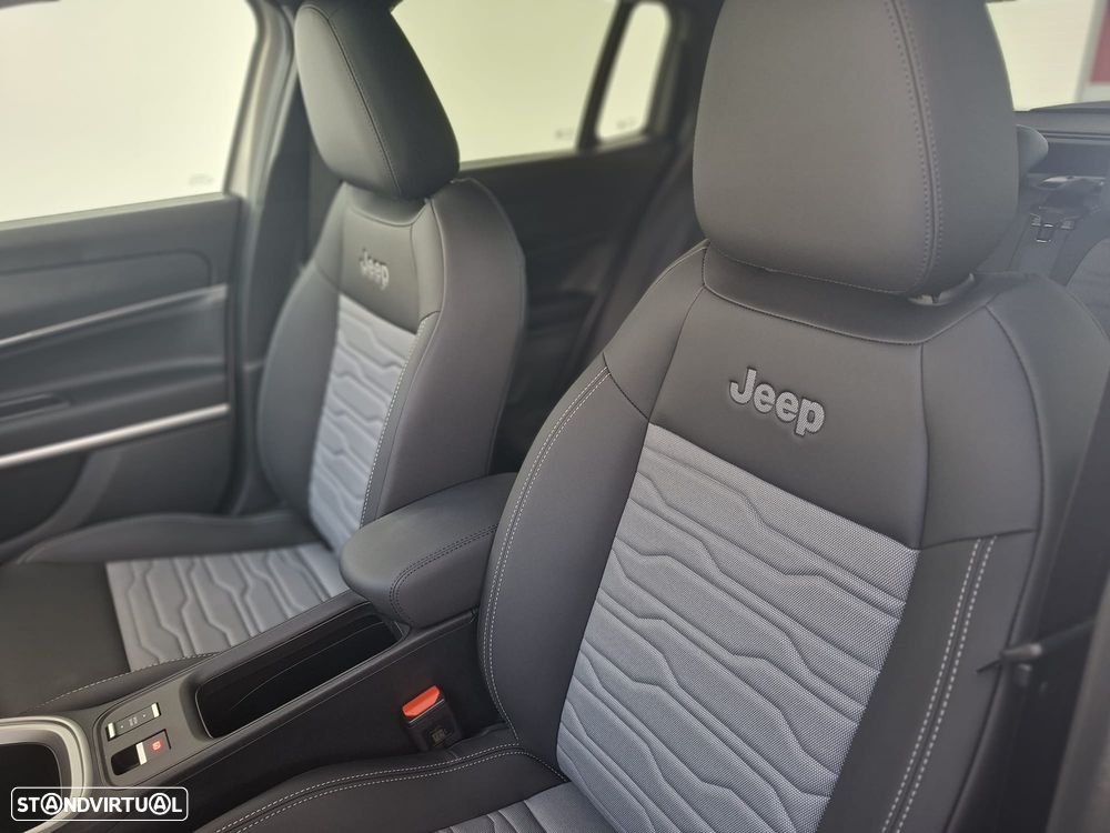 Jeep Avenger 1.2 T Hybrid 4xe Overland - 8