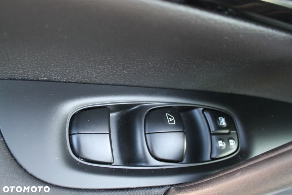 Nissan Qashqai 1.2 DIG-T N-Vision Xtronic EU6 - 27