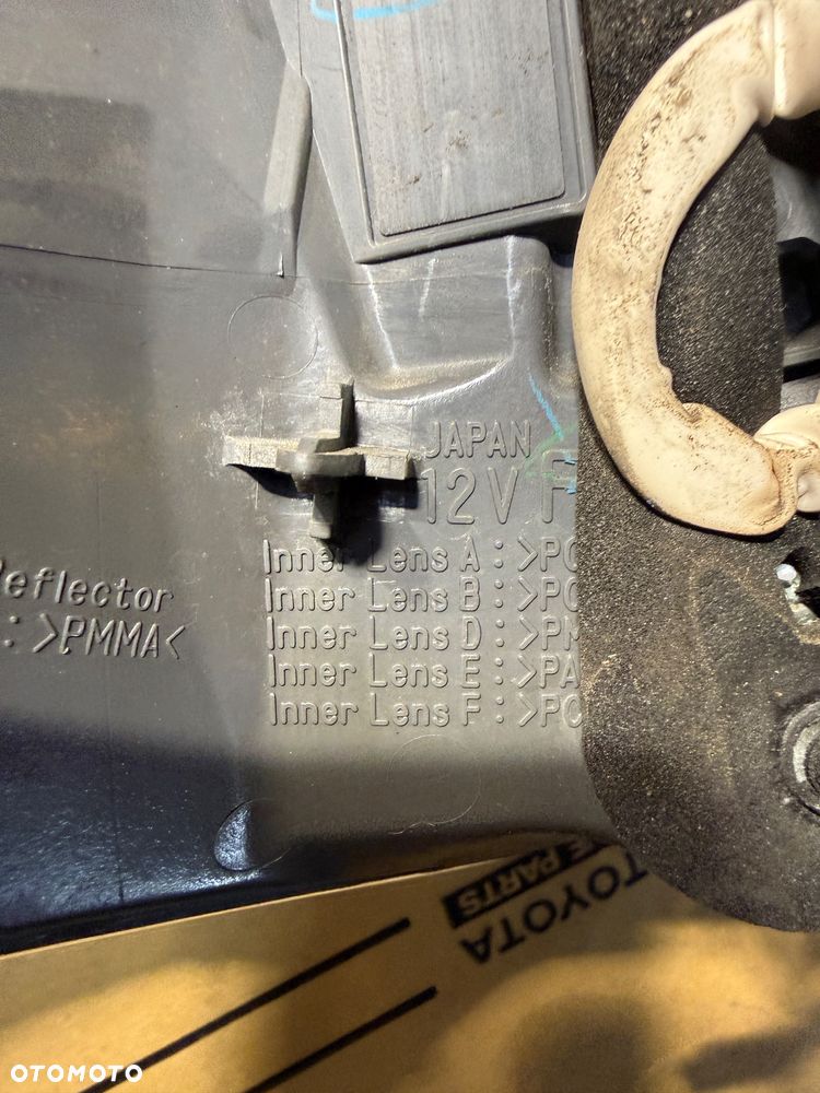 Lampa tylna prawa w karoserię Lexus RX450h 09-12r. - 4