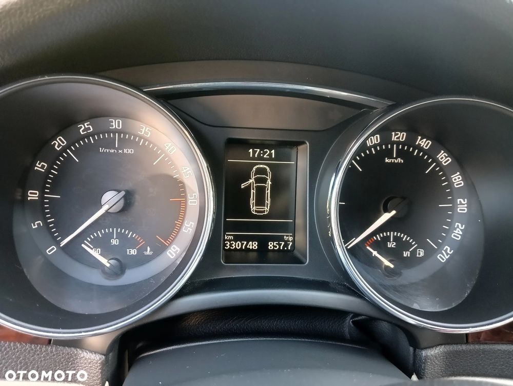 Skoda Superb 2.0 TDI DSG Elegance - 34