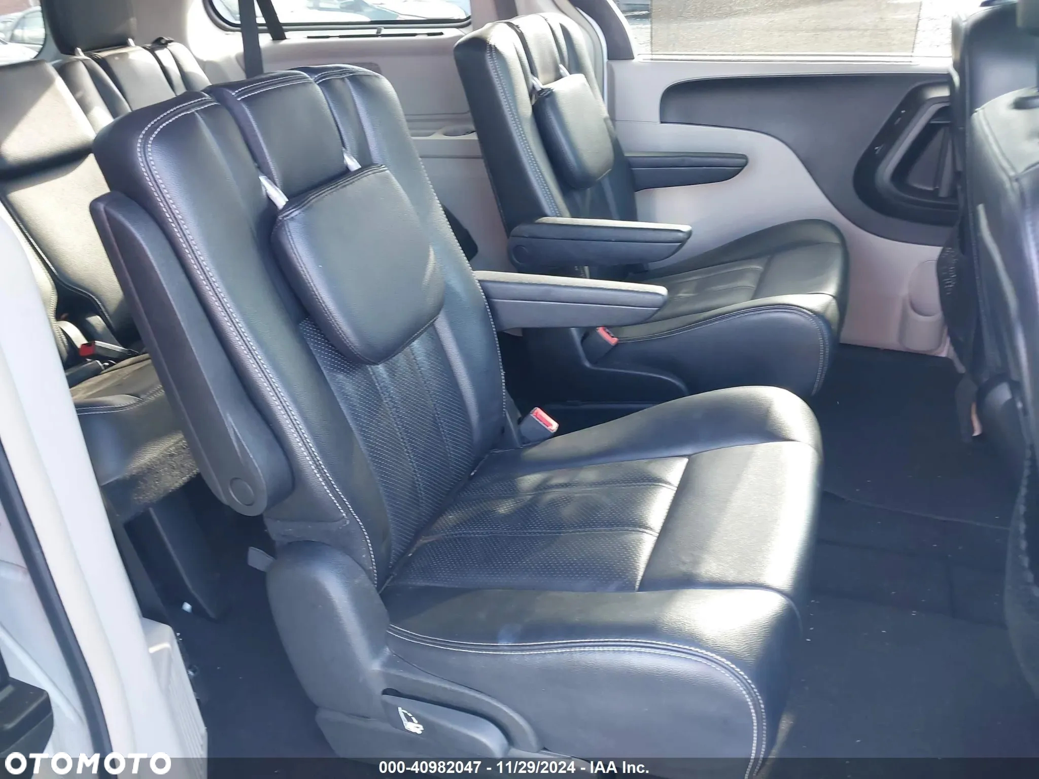 Chrysler Town & Country 3.6 Limited - 8