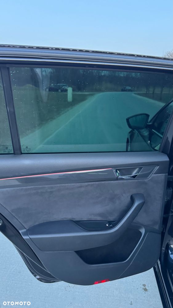 Skoda Superb 2.0 TDI DSG Sportline - 17