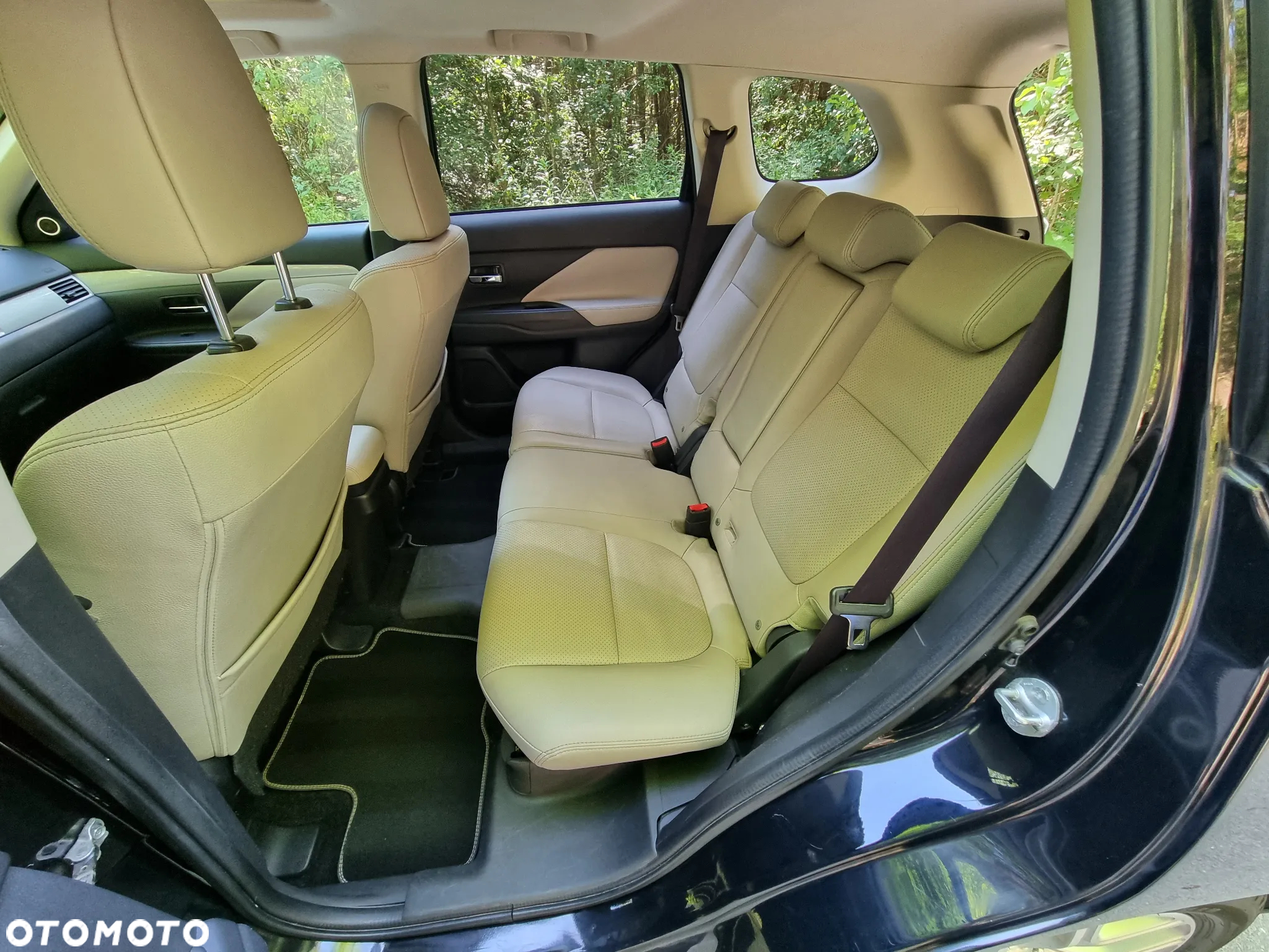 Mitsubishi Outlander PHEV Instyle NAVI + - 14