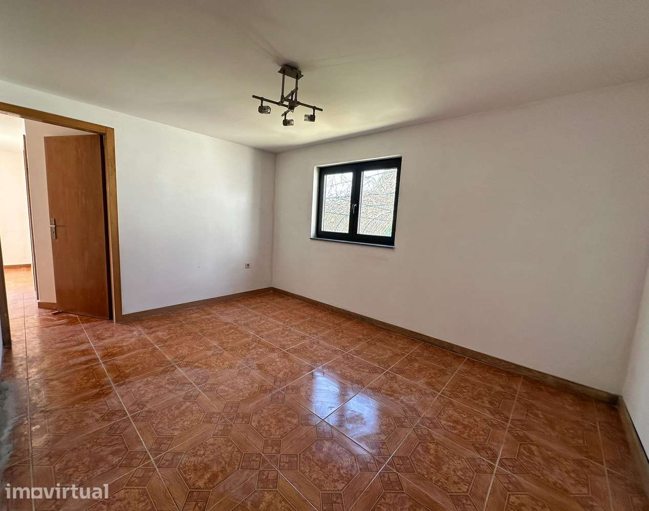 Moradia T2 | Para Remodelar | Garagem | Lomba | Rio Douro - Grande imagem: 4/29