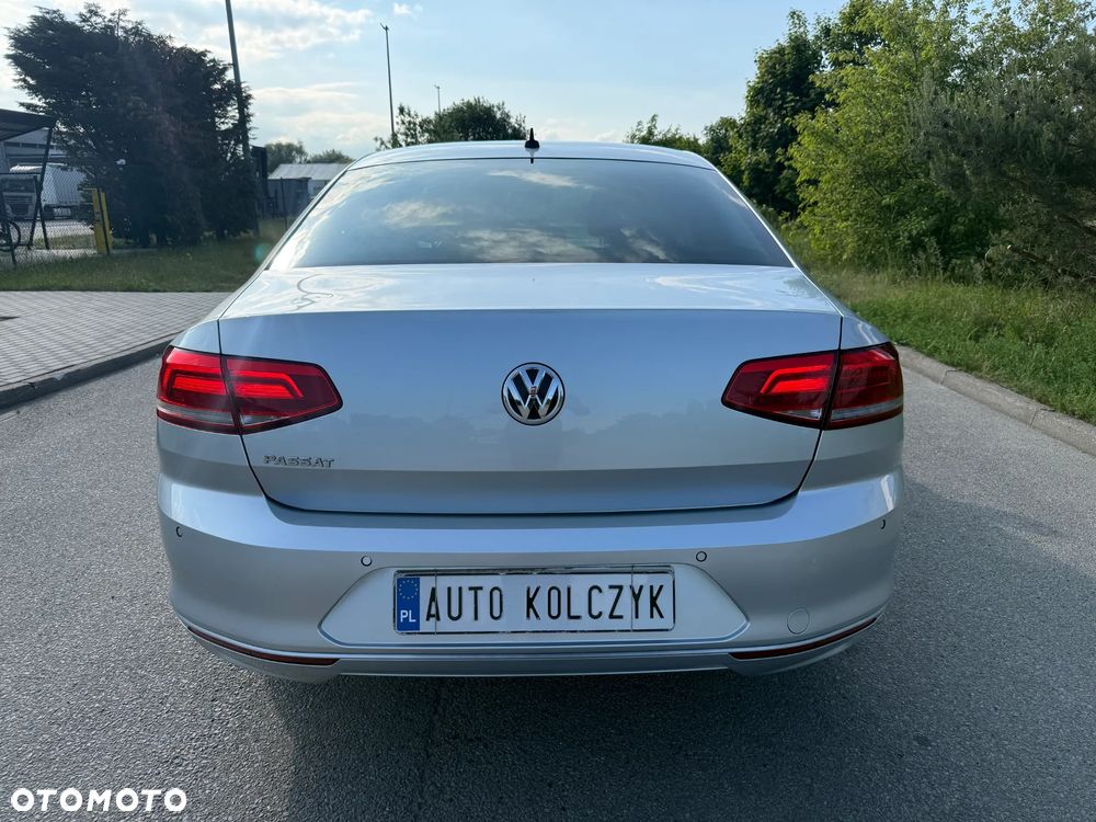 Volkswagen Passat - 4