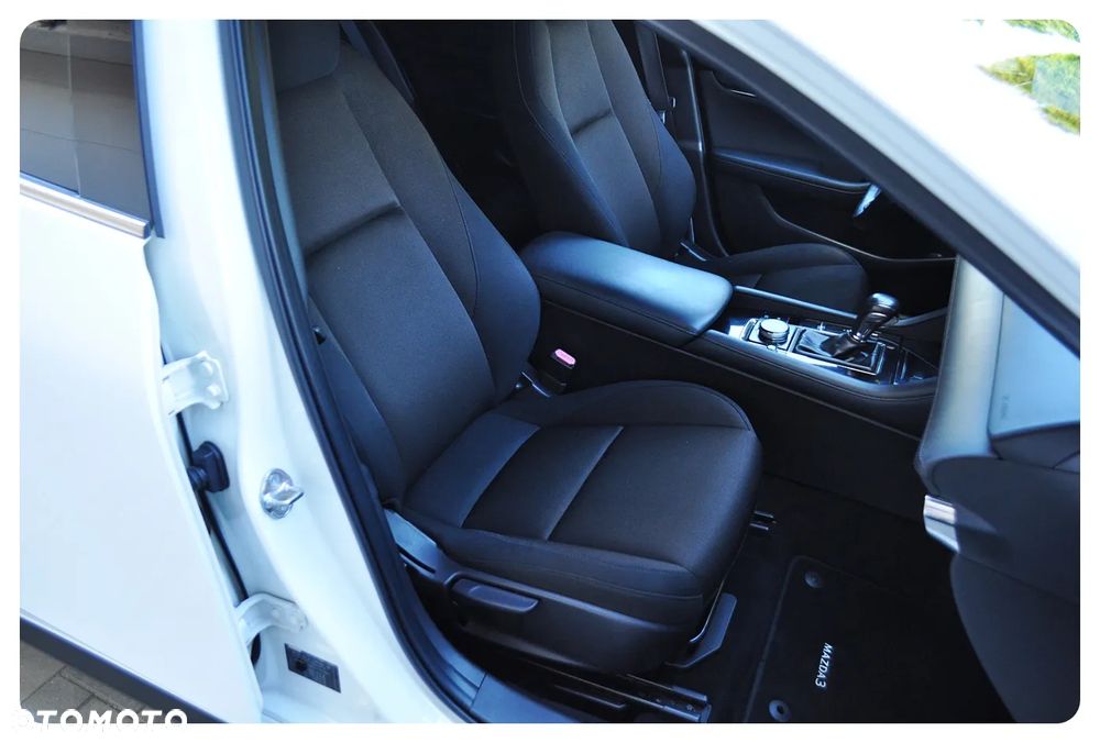 Mazda 3 2.0 mHEV AWD Hikari - 32