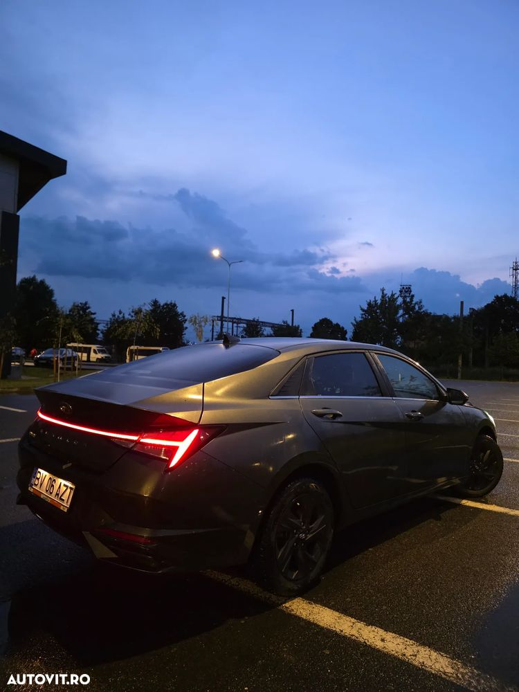 Hyundai Elantra 1.6 l 123 CP CVT Highway - 16