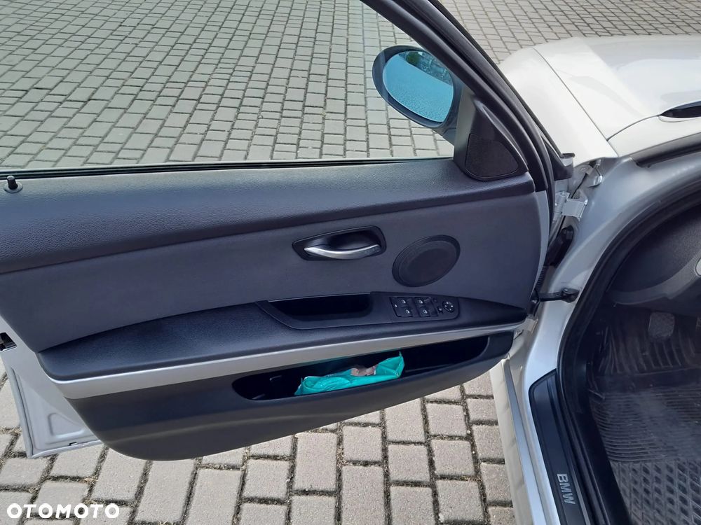 BMW Seria 3 320d DPF Touring - 13