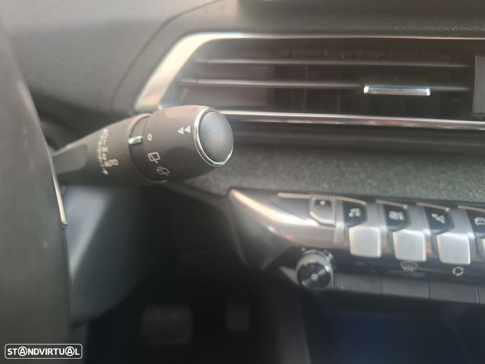 Peugeot 3008 1.6 Hybrid Allure e-EAT8 - 22