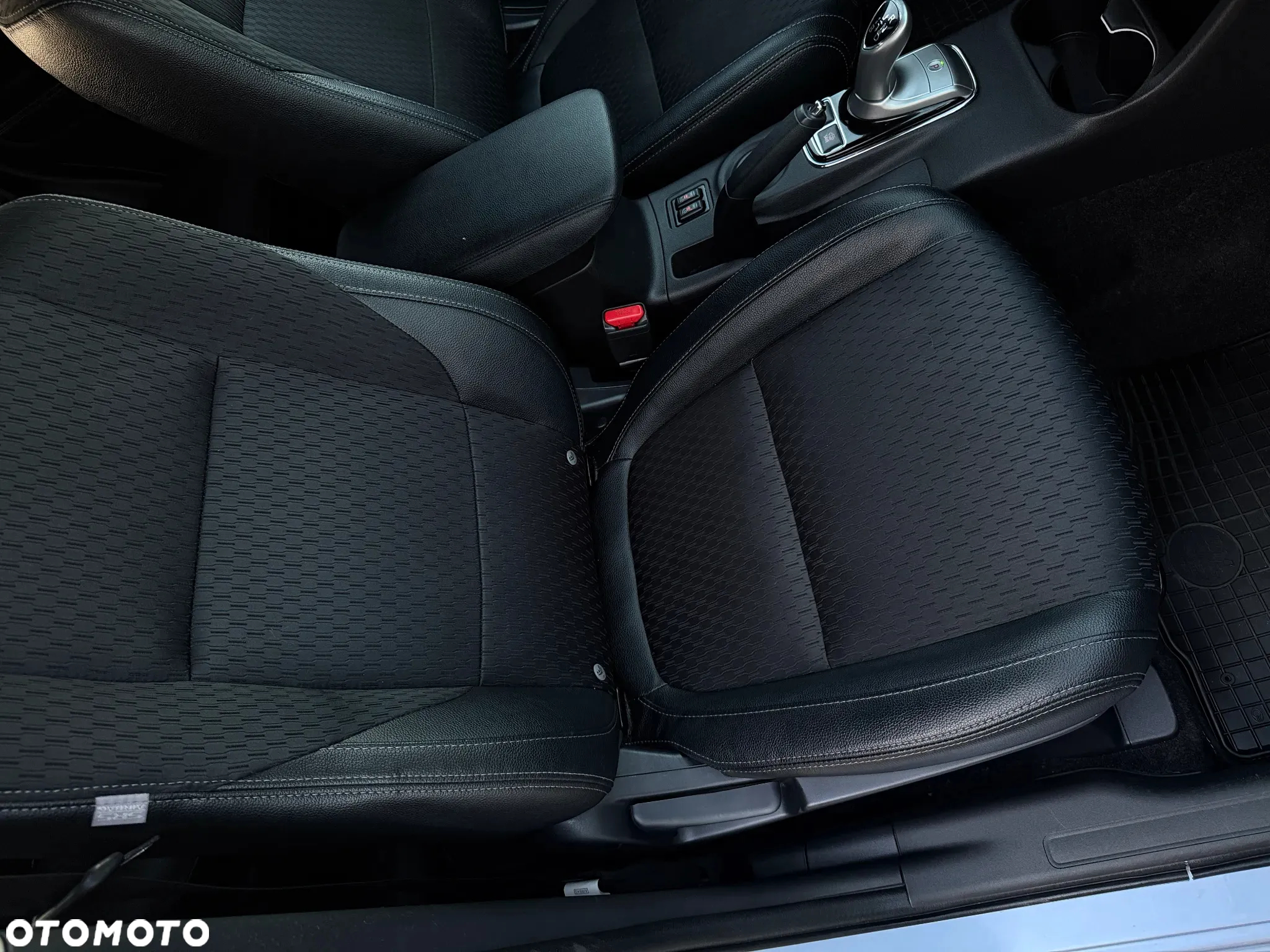 Mitsubishi Outlander 2.0 4WD Plug-In Hybrid Top - 35