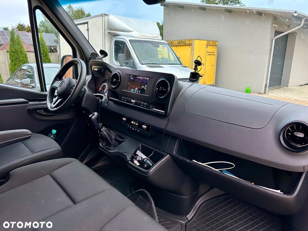 Mercedes-Benz Sprinter - 11