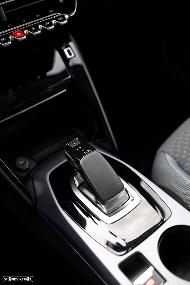 Peugeot e-2008 Allure - 42