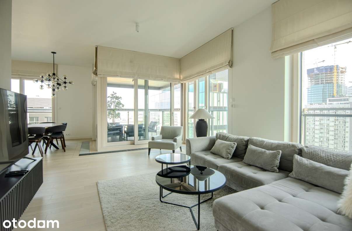 Czteropokojowy apartament w Mennica Residence