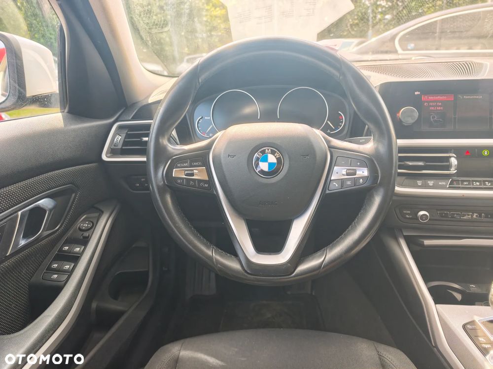 BMW Seria 3 318d - 14