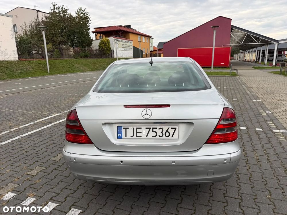 Mercedes-Benz E-Class 2003 photo 5