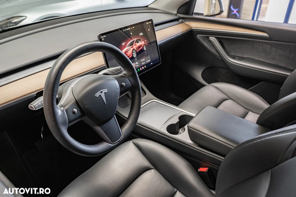 Tesla Model Y - 30