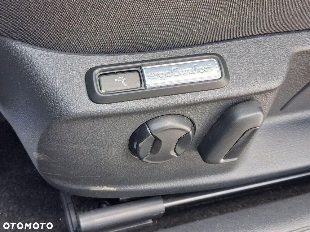 Volkswagen Passat 2.0 TDI SCR DSG Business - 9