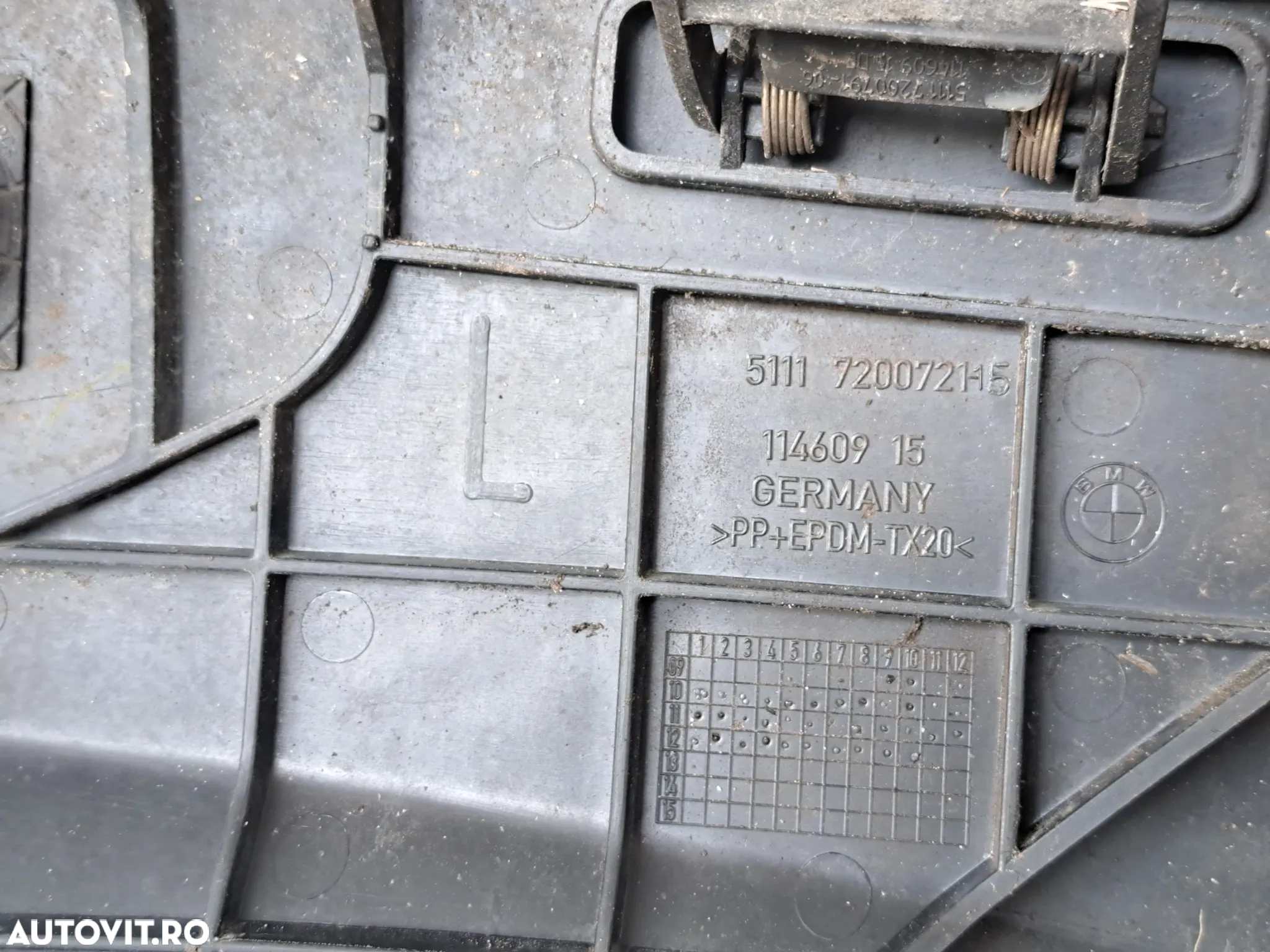Bara fata cod culoare 475 BlackSaphire in stare buna originala BMW ( model cu PDC si camere video laterale 360 view ) Originala BMW F10 F11 F18 - 8