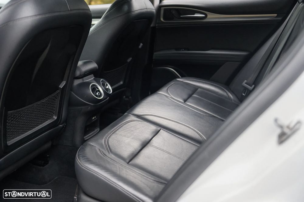 Alfa Romeo Stelvio 2.2 D Super AT8 Q4 - 26