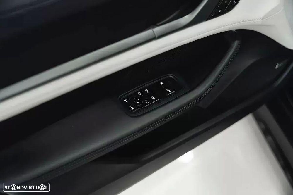 Porsche Taycan Turbo - 18