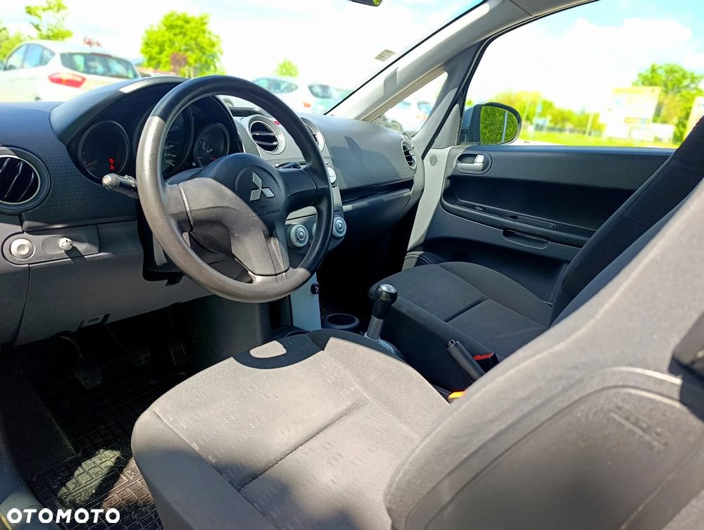 Mitsubishi Colt - 11