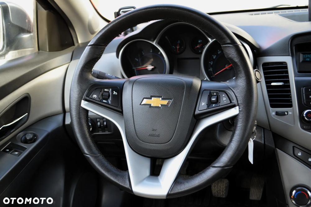 Chevrolet Cruze 1.6 Base - 20