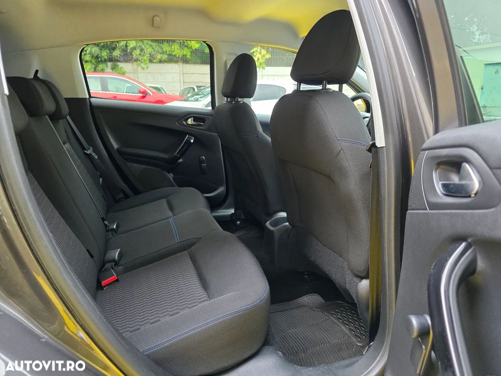 Peugeot 208 1.2 L PureTech Style - 12