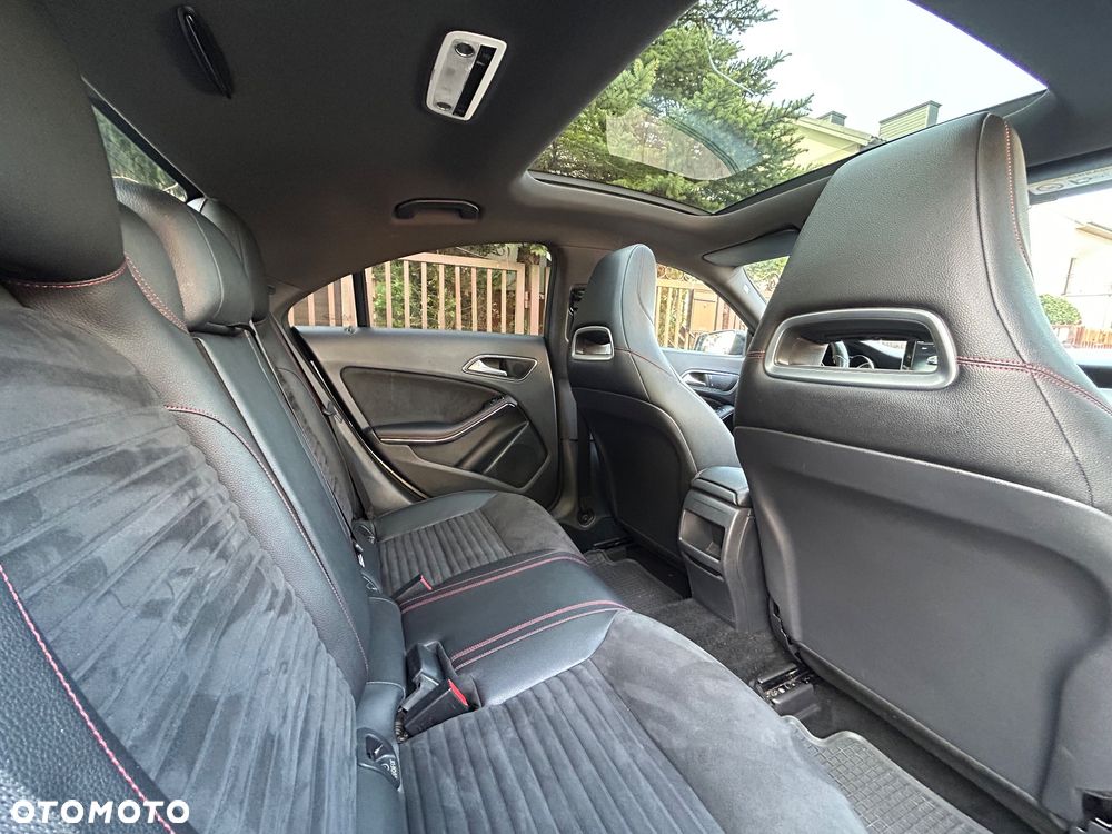 Mercedes-Benz CLA 200 7G-DCT AMG Line - 32