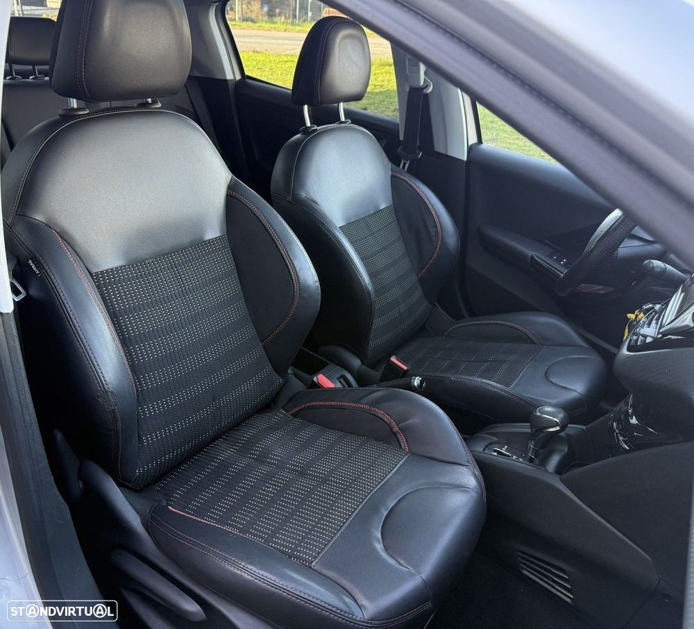 Peugeot 208 1.2 PureTech GT Line EAT6 - 8