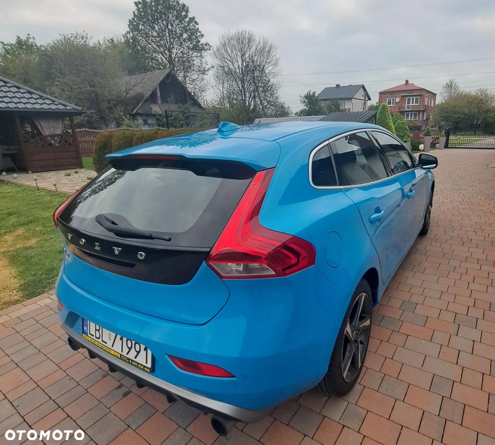 Volvo V40 D2 R-Design - 12