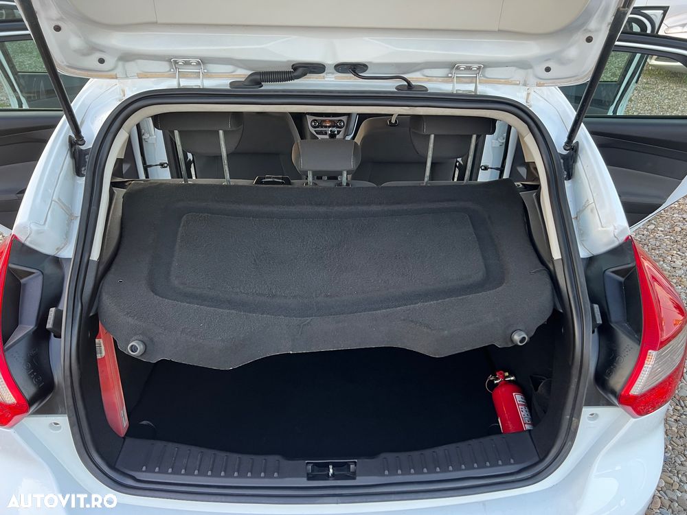 Ford Focus 1.6 TDCI DPF Trend - 13