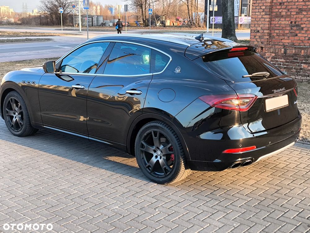 Maserati Levante Q4 Executive - 7
