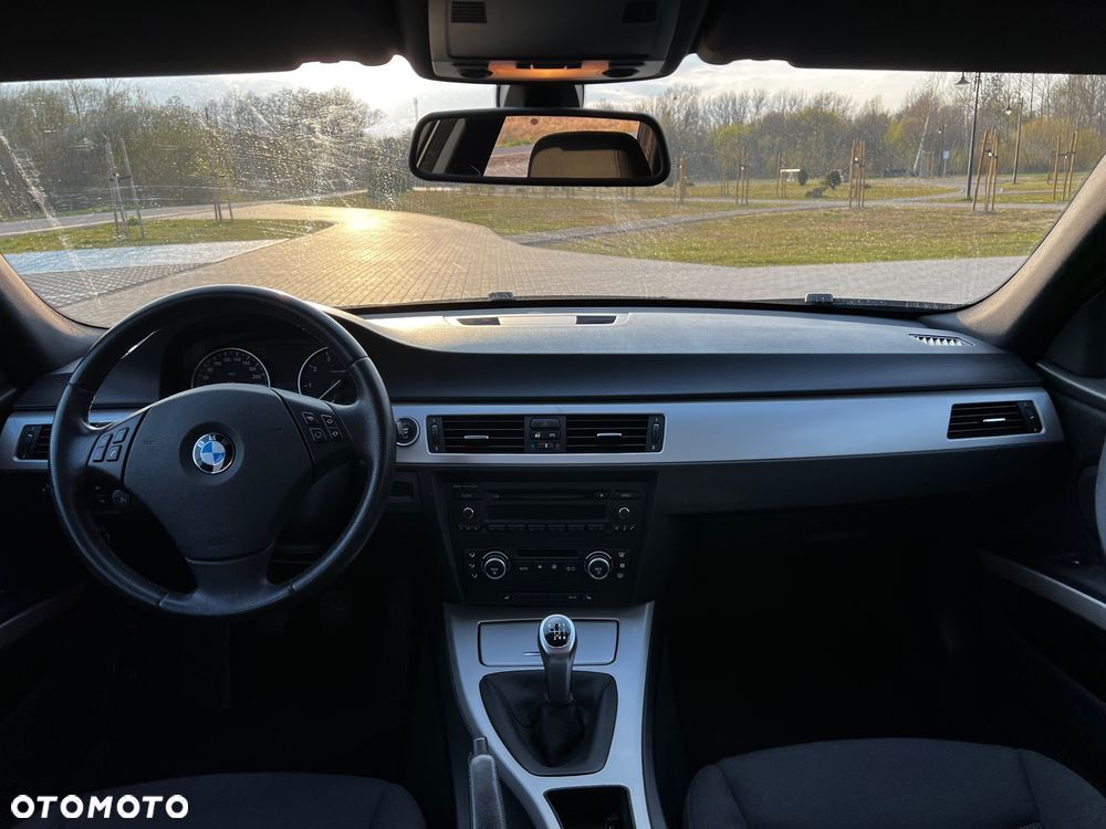 BMW Seria 3 318i Edition Sport - 10