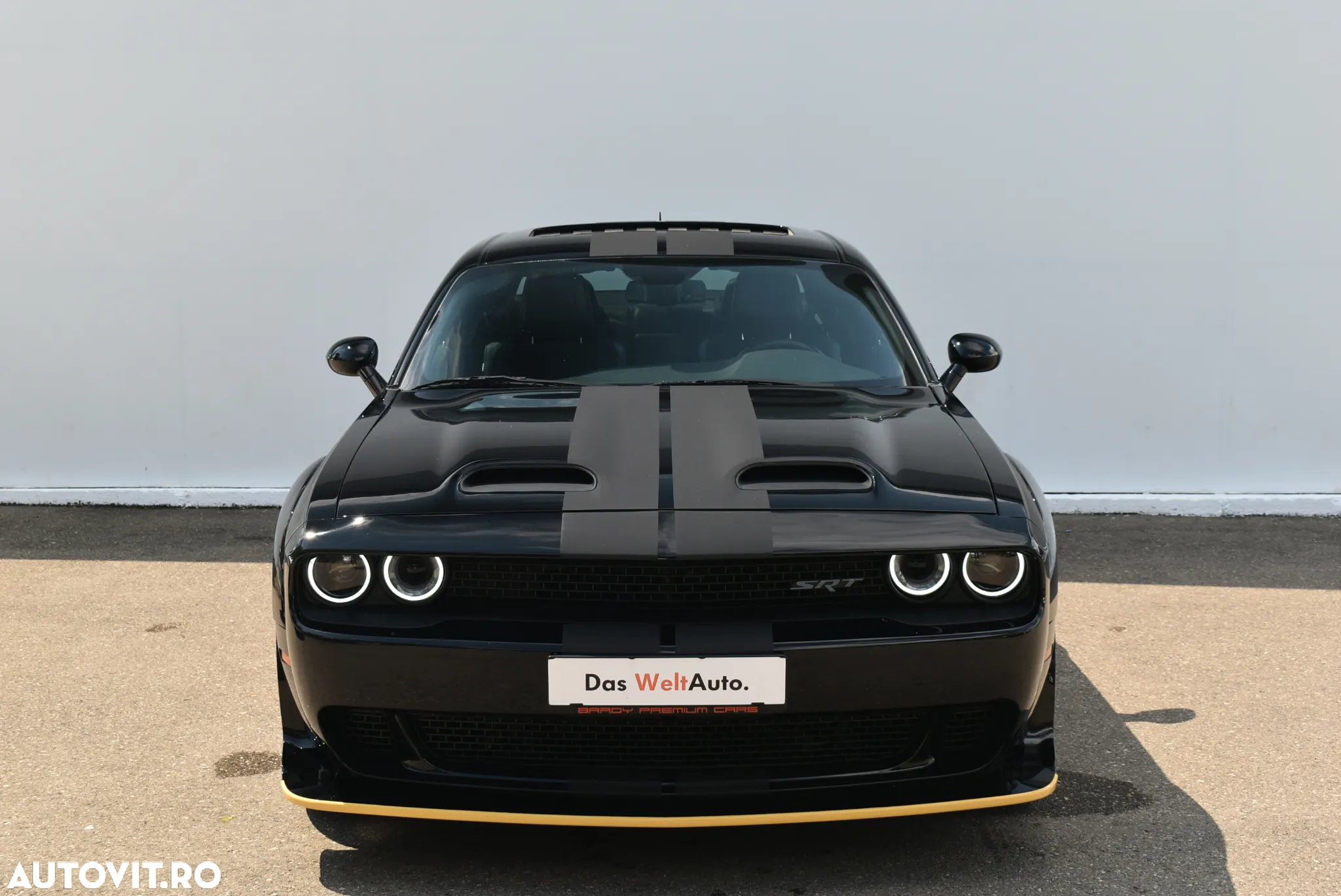 Dodge Challenger - 12