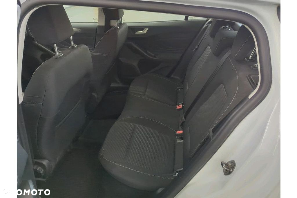 Ford Focus 1.0 EcoBoost Titanium - 10