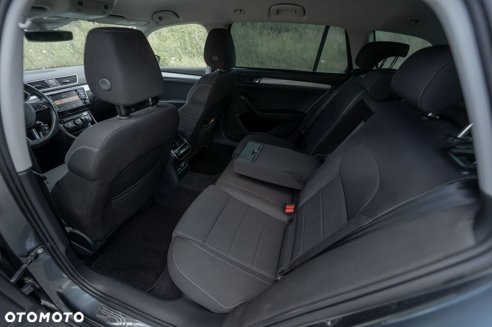 Skoda Superb 2.0 TDI DSG Ambition - 33