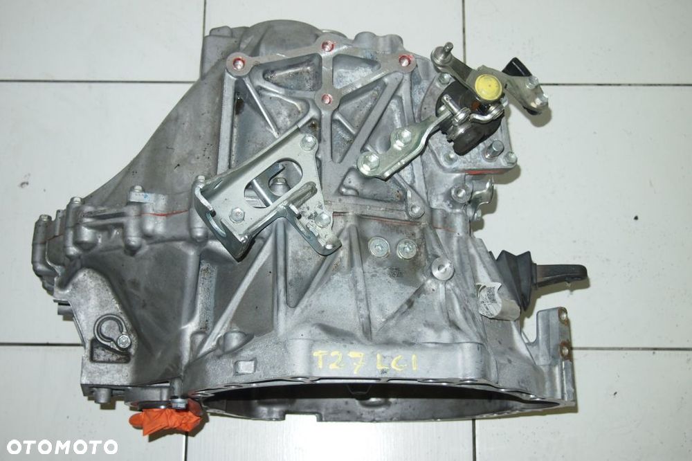 AVENSIS T25 2,0 D4D 126 SKRZYNIA 6 BIEGÓW - 1