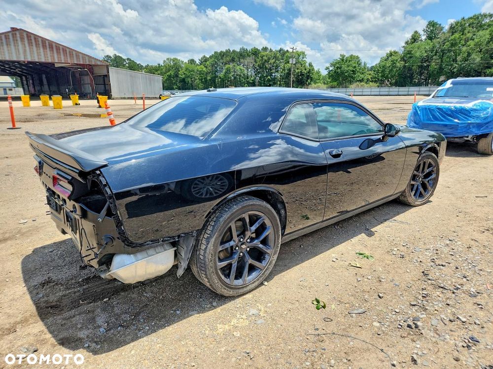 Dodge Challenger - 4