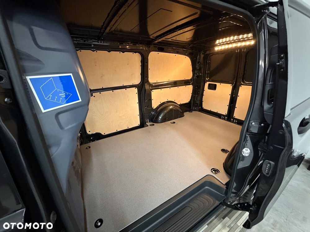 Mercedes-Benz eVITO - 32